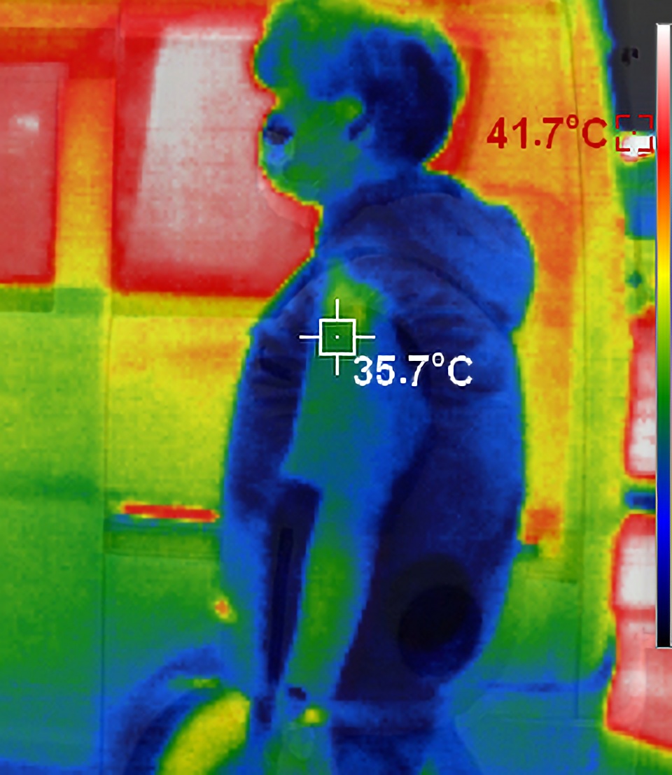 空調服をサーモカメラで撮る