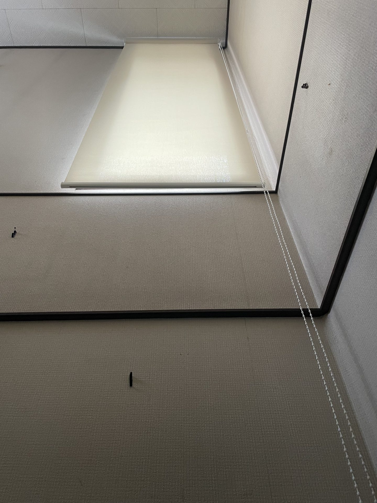 階段高窓にロールスクリーン