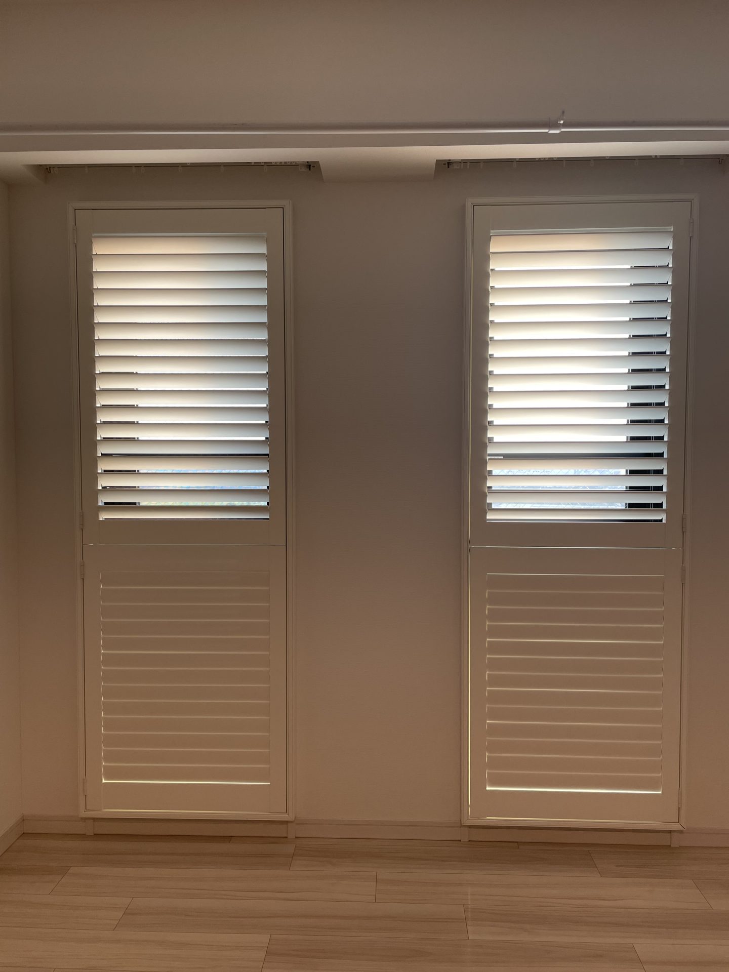 ウッドシャッター 上下ルーバー調整