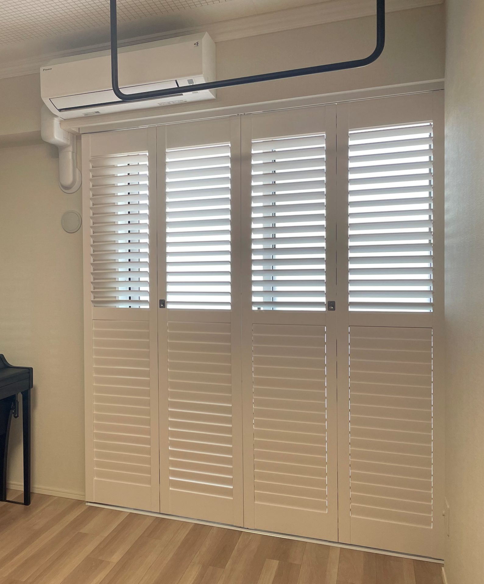 ウッドシャッター開閉個室