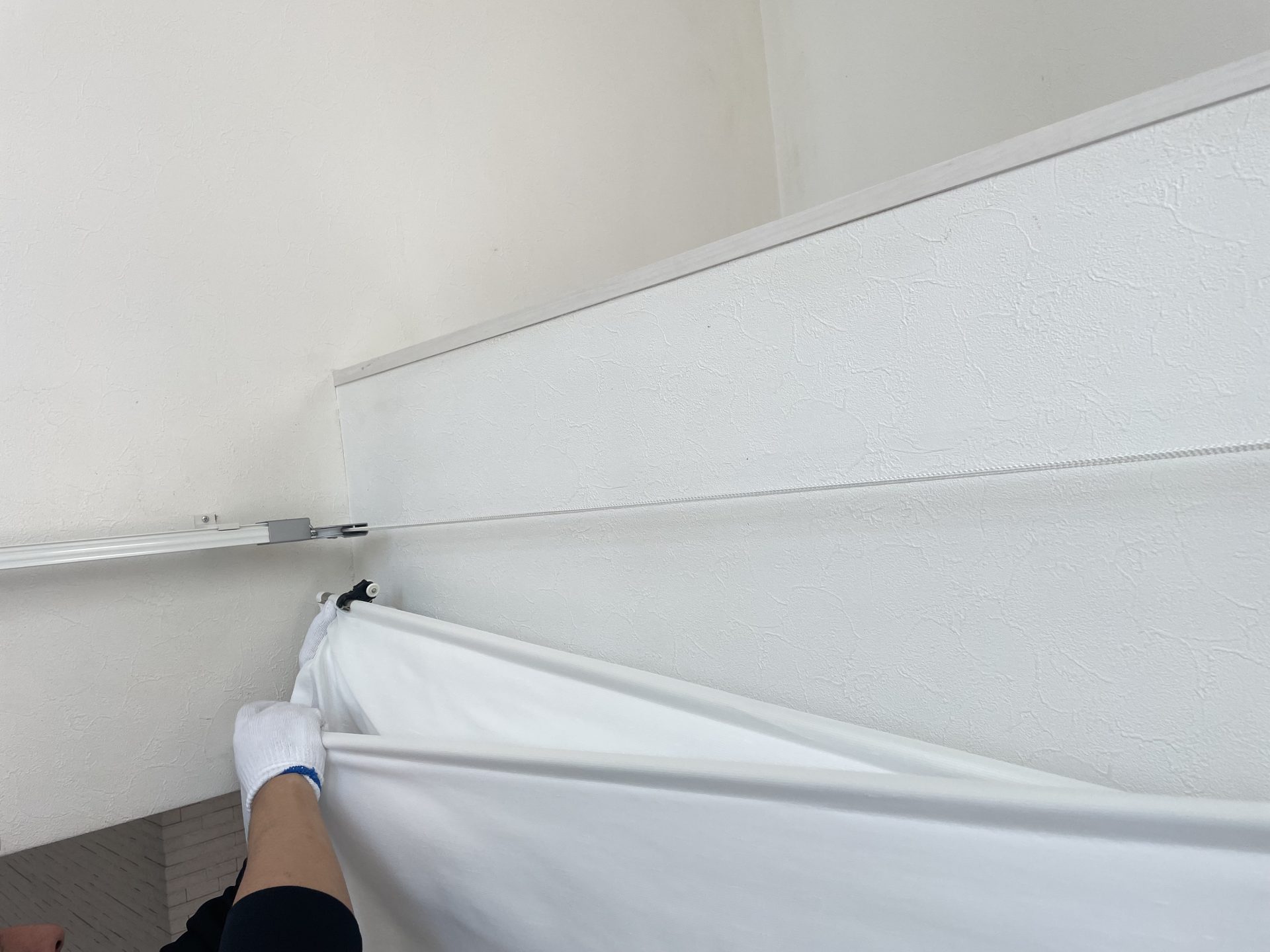 天幕カーテン紐引き式取り付け