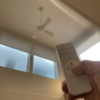 【高窓×電動ロールスクリーン】吹き抜けの日差し・暑さ対策に最適|豊田市の施工事例