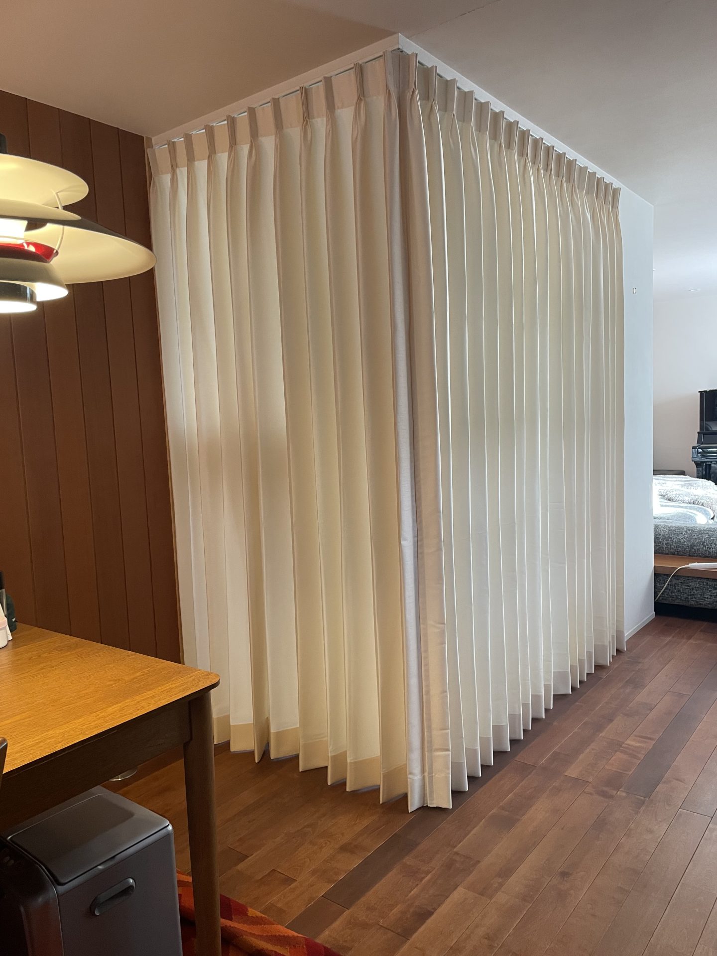 L字コーナー窓のカーテンとレース