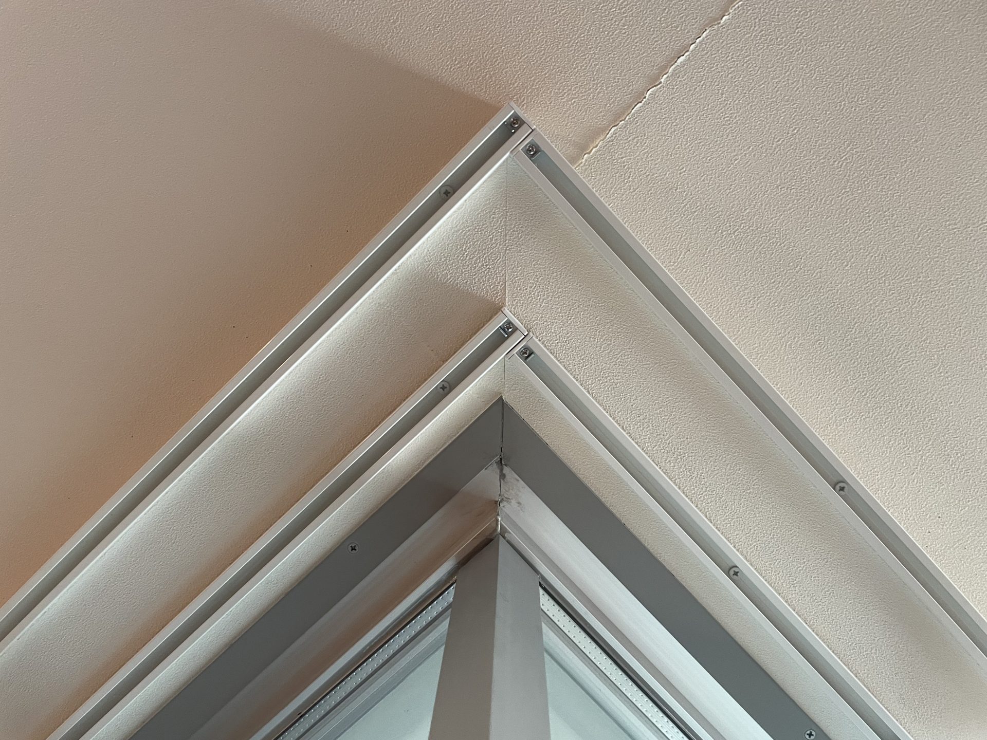 L字コーナー窓出隅部分