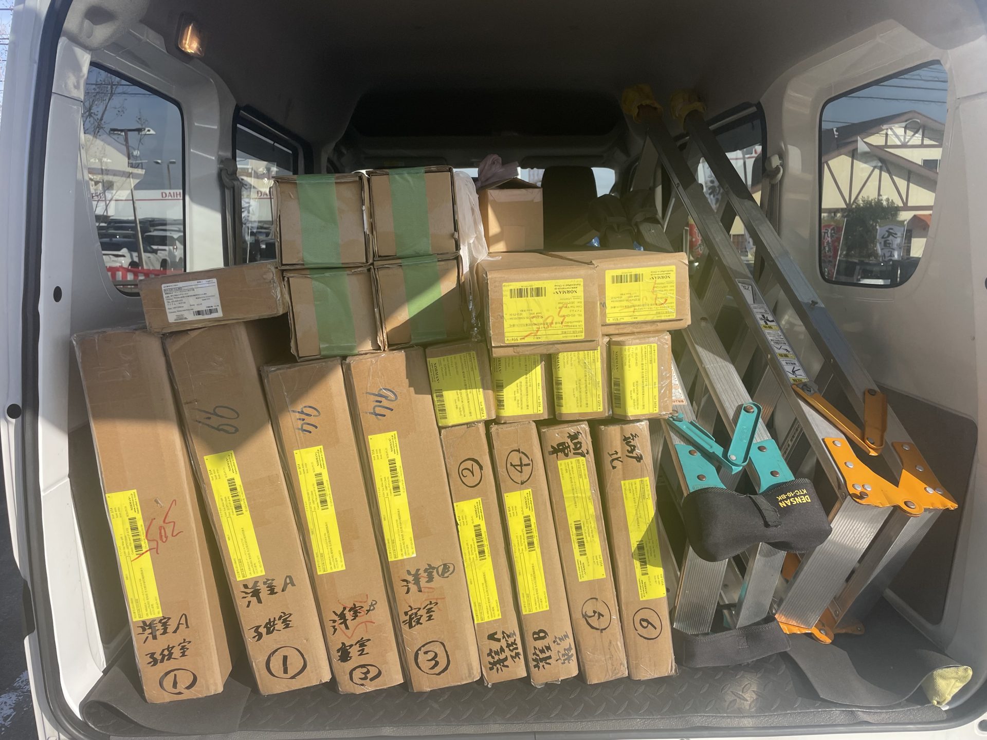 ウッドシャッター 搬入の様子