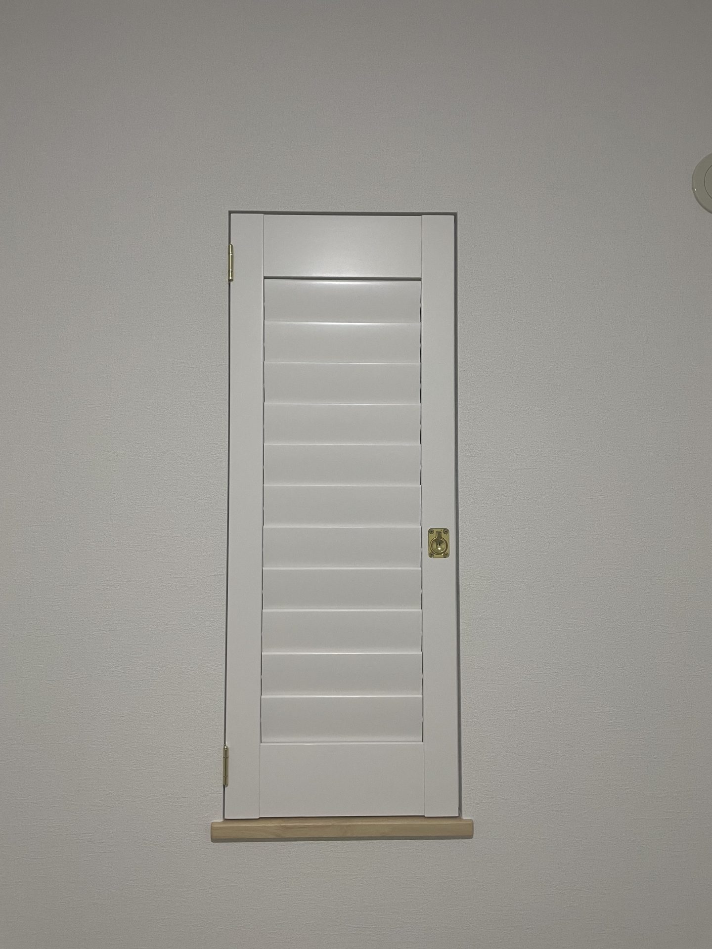 ウッドシャッター 小窓 閉状態