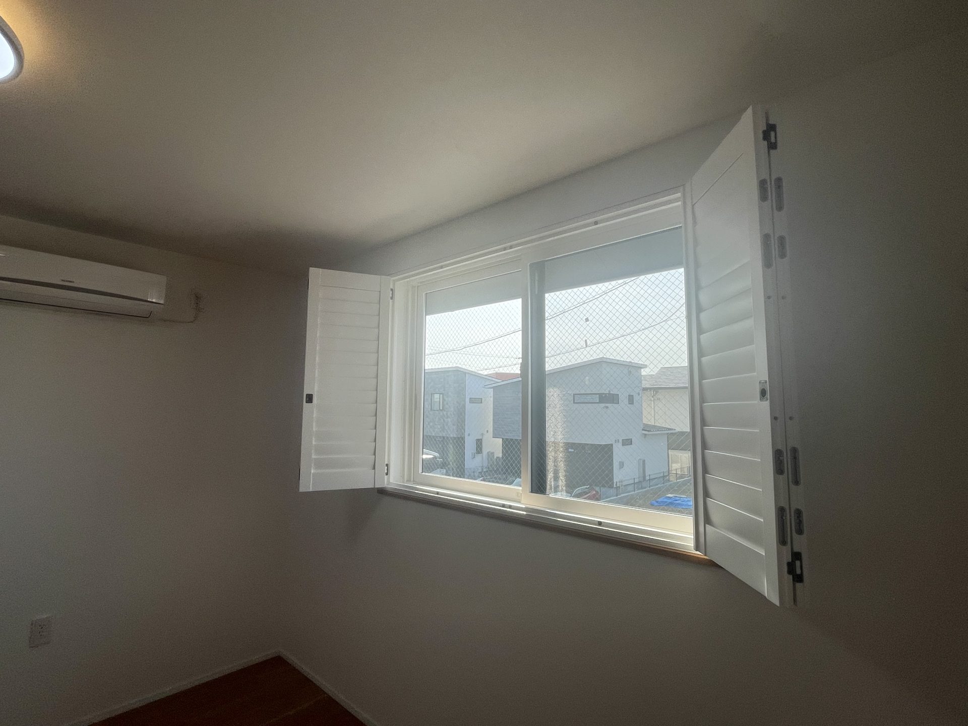 ウッドシャッター 折戸開放状態