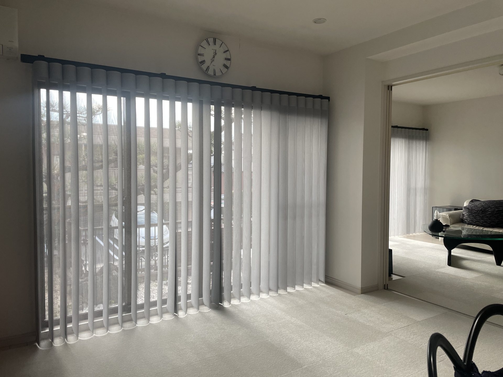 スマートドレープシェード ダイニングから見た様子