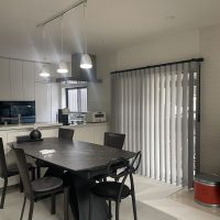 レースシェードから一新|スマートドレープシェードで叶える上質な採光空間【リビング・ダイニング施工事例】