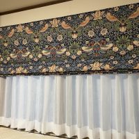 内窓(二重窓)設置でカーテンが付けられない?シェードとレールの「2重吊り」で解決した施工事例