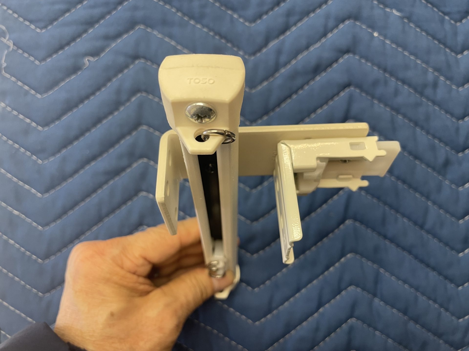 トーソー製マルチブラケット金具二重吊りタイプの写真