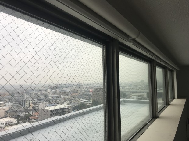 高窓からの日差しは冬も気になる「電動遮熱ロールスクリーン」で対策。動画有り | 愛知県名古屋市のオーダーカーテン専門店 | カーテンハウス
