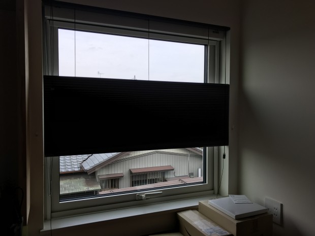 視線や光が自由に調整できる、上下が開閉「ハニカムシェード・コードレス」 | 愛知県名古屋市のオーダーカーテン専門店 | カーテンハウスシルクみどり店