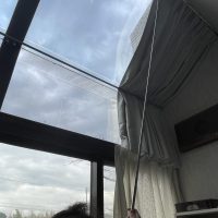天窓スロープカーブ窓に遮熱カーテン取付