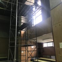 体育館の暗幕カーテン吊り替え工事