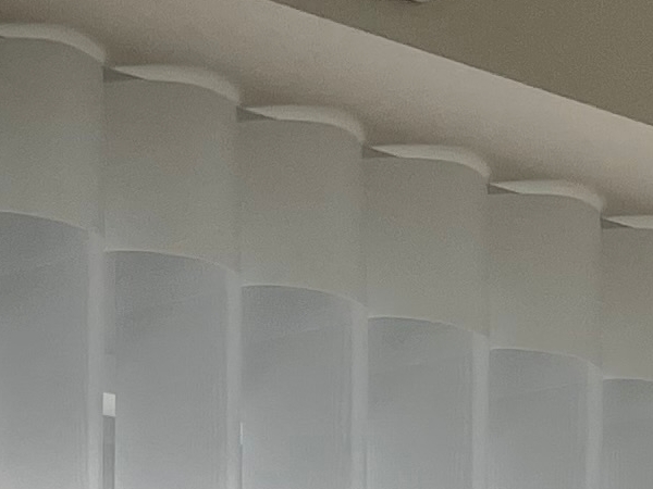 スマートドレープシェードとカーテンボックスの関係